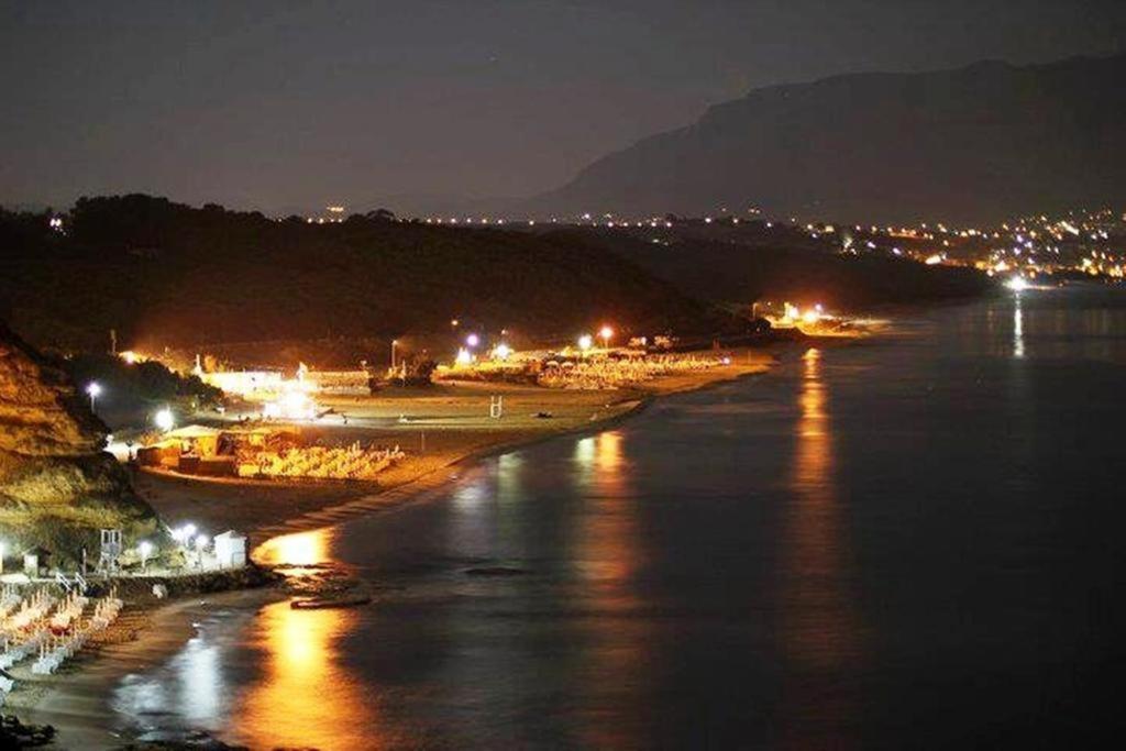 דירות בלסטראטה La Stanza Vicino Al Mare , Una Camera Da Letto E Bagno Con Balcone Vista Mare מראה חיצוני תמונה